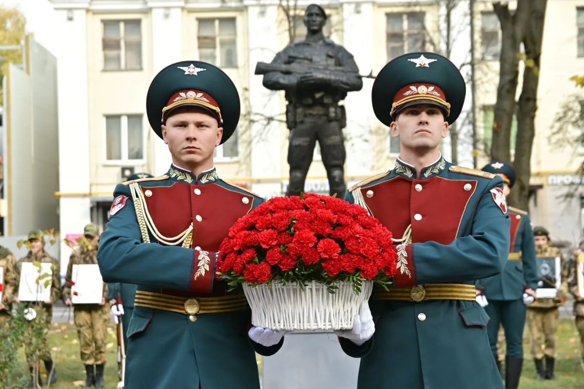 Памятник Воину спецназа открыли в Балашихе Памятник Воину спецназа открыли в Балашихе