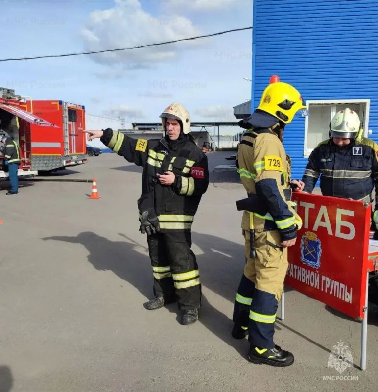 В Подольске прошли пожарно-тактические учения на базе складского комплекса В Подольске прошли пожарно-тактические учения на базе складского комплекса
