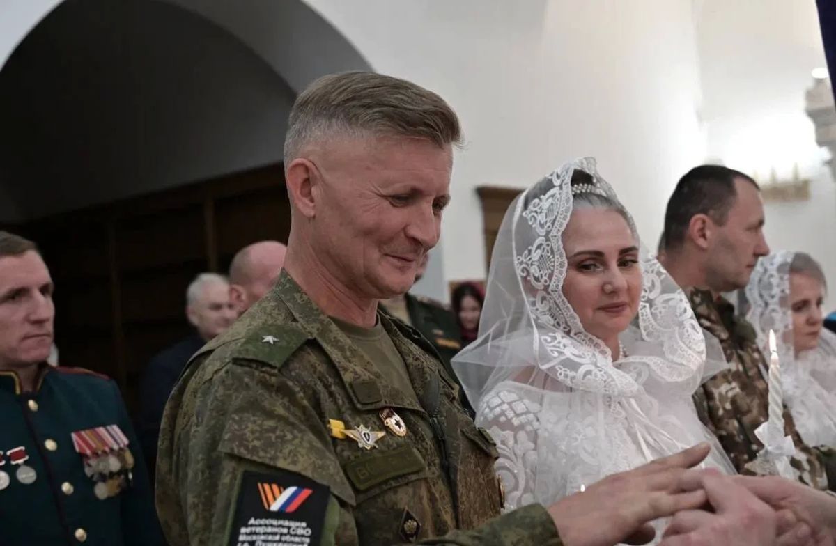 В Никольском соборе Павшинской поймы в Красногорске сегодня прошло особенное событие – семь пар наших Героев-членов Ассоциации ветеранов СВО Московской области прошли таинство венчания и скрепили свои союзы перед Богом В Никольском соборе Павшинской поймы в Красногорске сегодня прошло особенное событие – семь пар наших Героев-членов Ассоциации ветеранов СВО Московской области прошли таинство венчания и скрепили свои союзы перед Богом