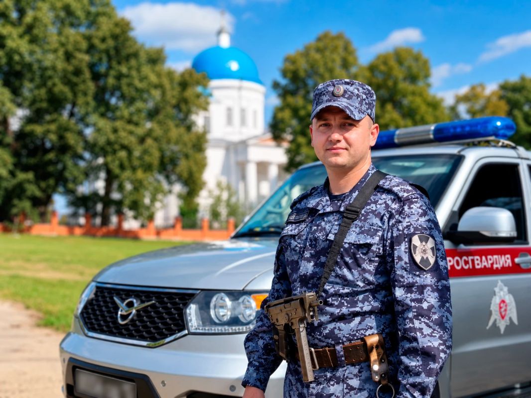 #ЛицаСлужбы. На прапорщик полиции Евгений П. — сотрудник Каширского отдела вневедомственной охраны Главного управления Росгвардии по Московской области