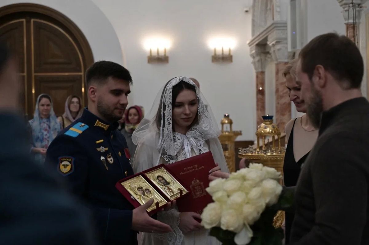 Любовь, проверенная временем: в Красногорске прошло венчание ветеранов СВО Любовь, проверенная временем: в Красногорске прошло венчание ветеранов СВО