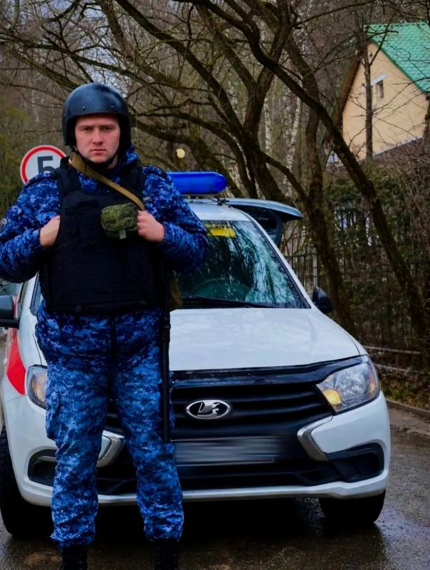#ЗнайНаших. Во Всероссийский день спортсменов силовых видов спорта, который ежегодно отмечается в первое воскресенье октября, героем рубрики «Знай наших» стал сотрудник Подольского отдела вневедомственной охраны Главного...