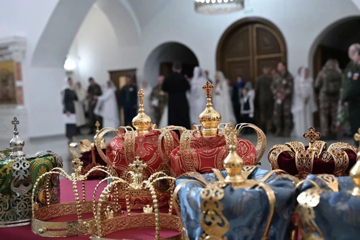 В Никольском соборе Павшинской поймы в Красногорске сегодня прошло особенное событие – семь пар наших Героев-членов Ассоциации ветеранов СВО Московской области прошли таинство венчания и скрепили свои союзы перед Богом В Никольском соборе Павшинской поймы в Красногорске сегодня прошло особенное событие – семь пар наших Героев-членов Ассоциации ветеранов СВО Московской области прошли таинство венчания и скрепили свои союзы перед Богом