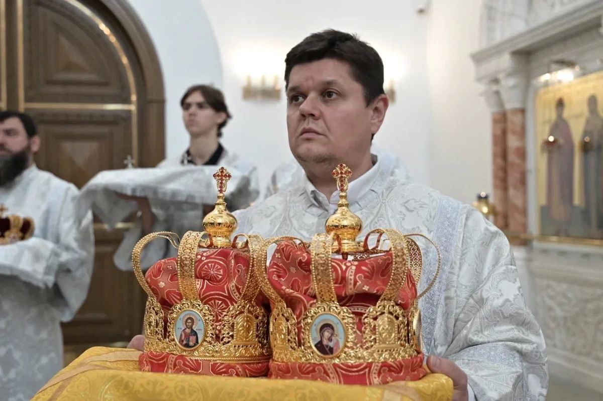 В Никольском соборе Павшинской поймы в Красногорске сегодня прошло особенное событие – семь пар наших Героев-членов Ассоциации ветеранов СВО Московской области прошли таинство венчания и скрепили свои союзы перед Богом В Никольском соборе Павшинской поймы в Красногорске сегодня прошло особенное событие – семь пар наших Героев-членов Ассоциации ветеранов СВО Московской области прошли таинство венчания и скрепили свои союзы перед Богом