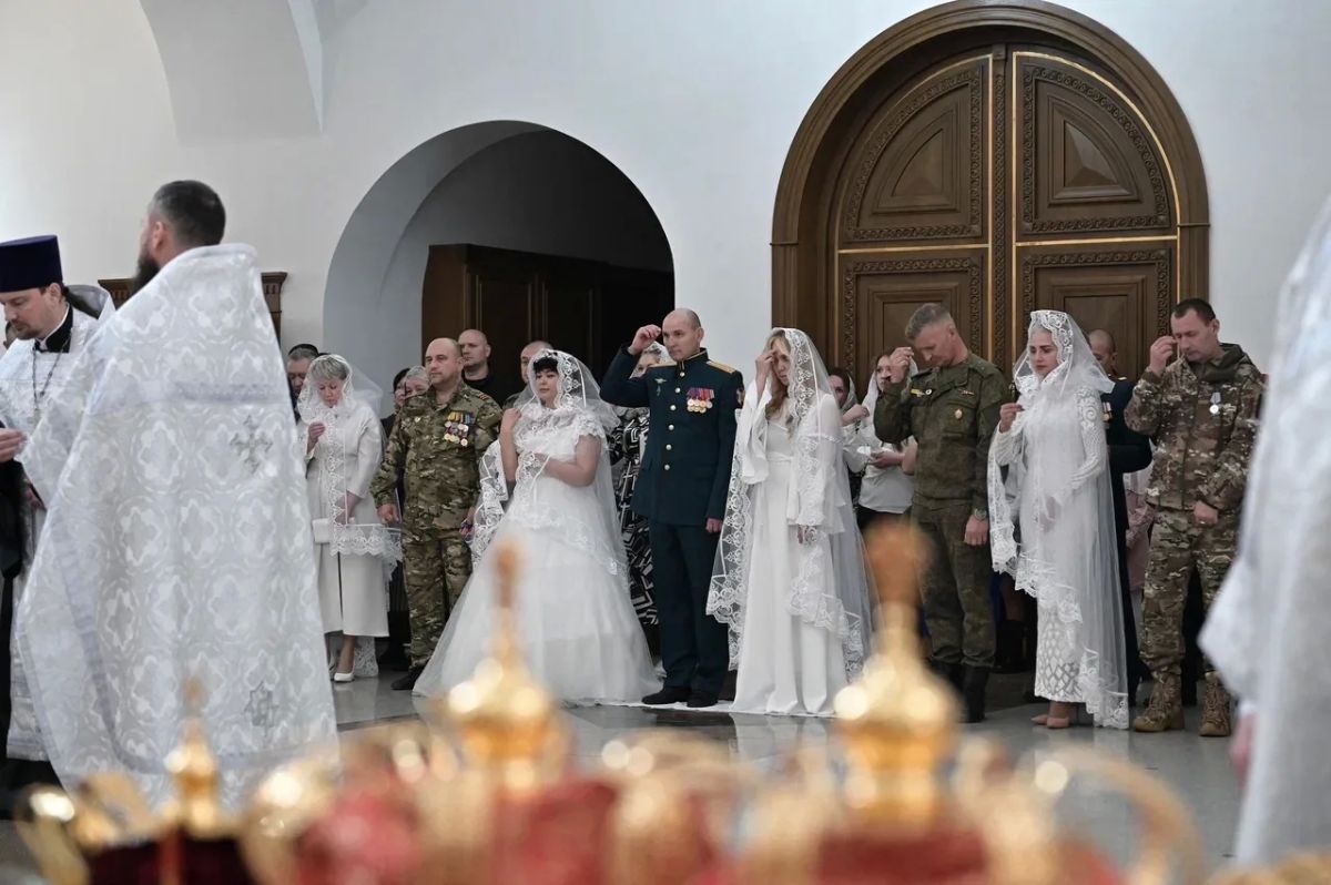 Любовь, проверенная временем: в Красногорске прошло венчание ветеранов СВО