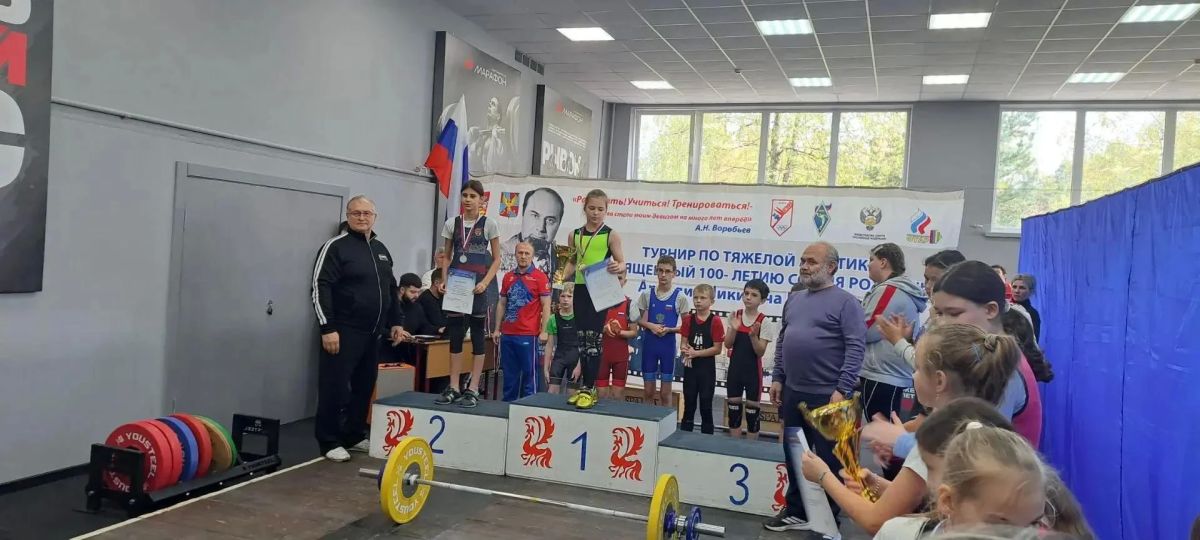 Четыре медали завоевали спортсмены Люберец на турнире по тяжелой атлетике Четыре медали завоевали спортсмены Люберец на турнире по тяжелой атлетике