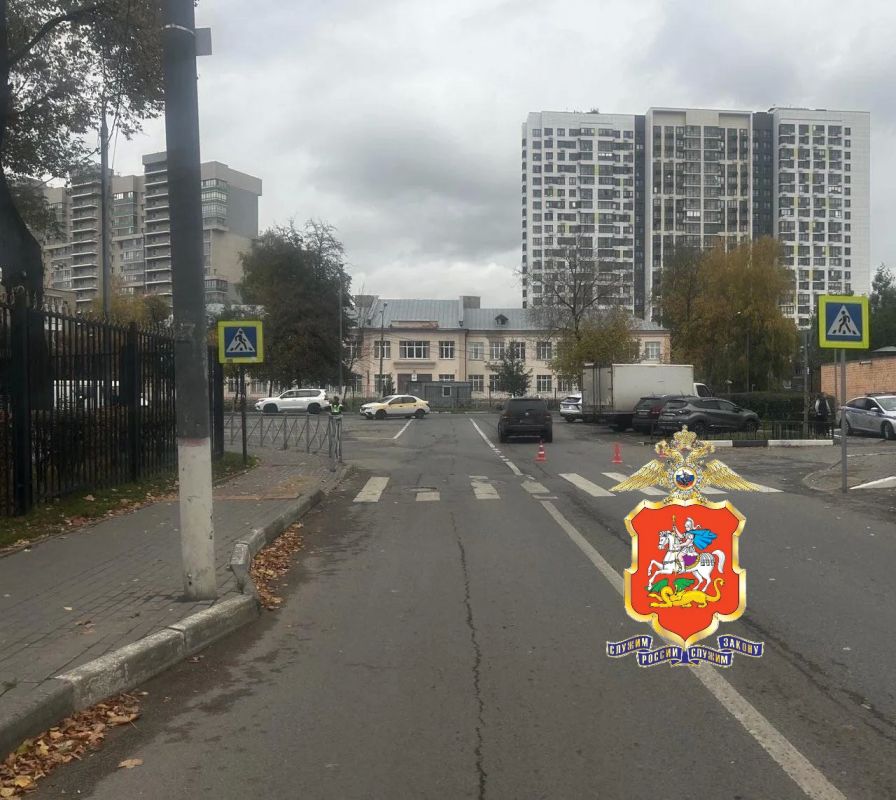 Подмосковные полицейские в Мытищах разбираются в обстоятельствах ДТП с участием электросамоката Подмосковные полицейские в Мытищах разбираются в обстоятельствах ДТП с участием электросамоката
