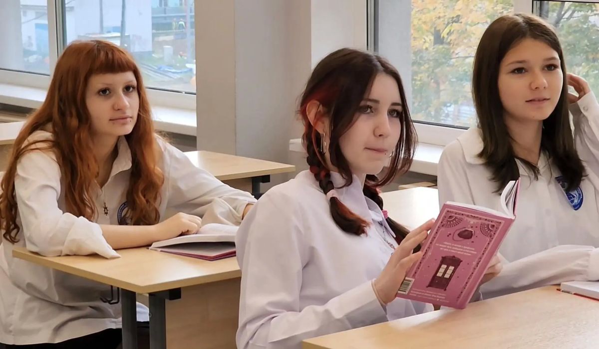 Классика языком подростков: как учитель из Долгопрудного прививает любовь к чтению современным школьникам Классика языком подростков: как учитель из Долгопрудного прививает любовь к чтению современным школьникам