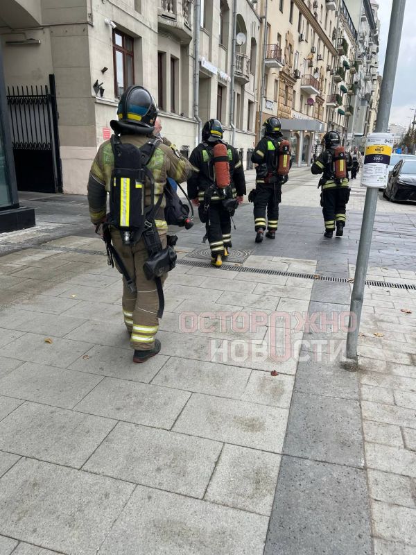 Пожар произошёл у метро «Маяковская» в Москве Пожар произошёл у метро «Маяковская» в Москве