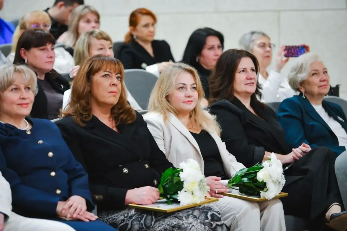 С Днём учителя!. Есть знания, которые со временем стираются из памяти: отдельные правила, формулы, даты С Днём учителя!. Есть знания, которые со временем стираются из памяти: отдельные правила, формулы, даты