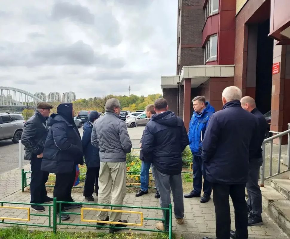 В Химках провели встречу с жителями по вопросам ЖКХ В Химках провели встречу с жителями по вопросам ЖКХ