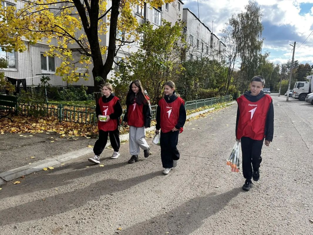 Участники «Движения Первых» выразили благодарность ветеранам педагогического труда