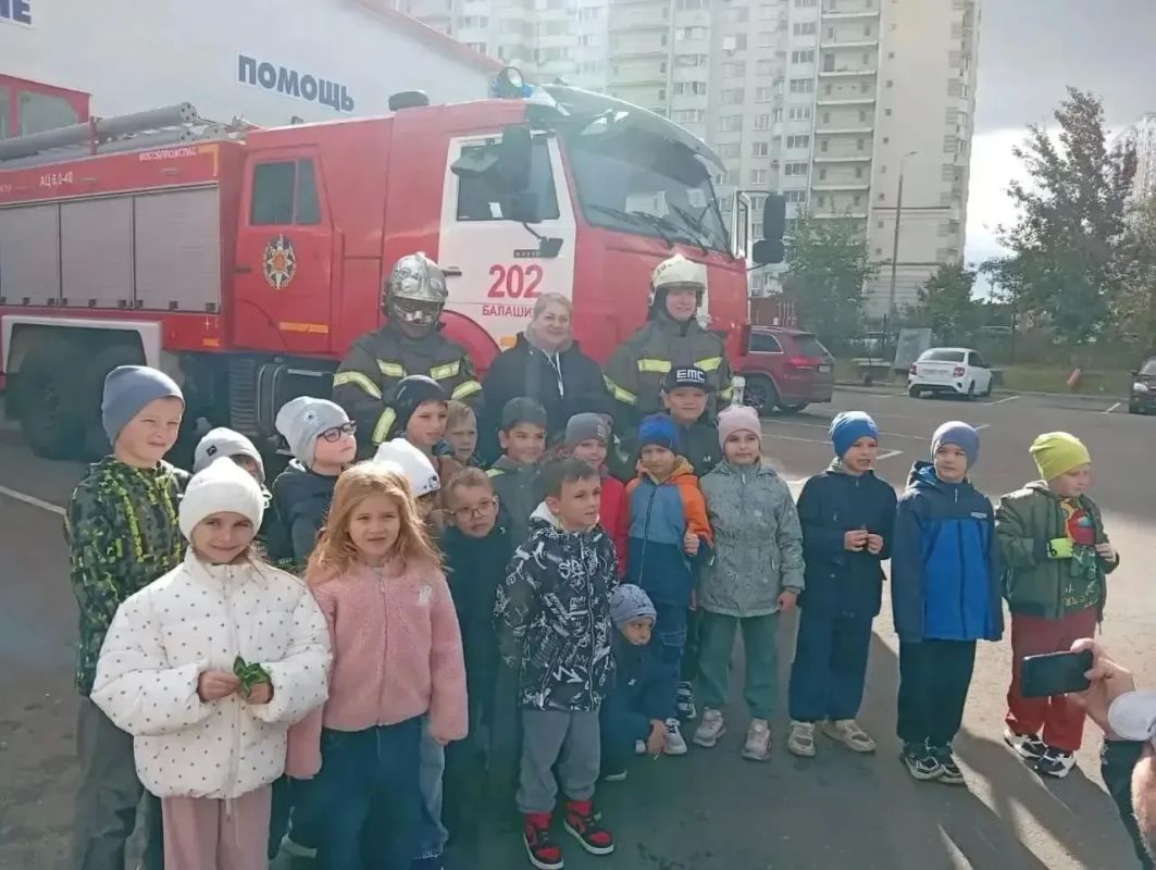 Школьников Балашихи познакомили с работой 202й пожарной части Школьников Балашихи познакомили с работой 202й пожарной части