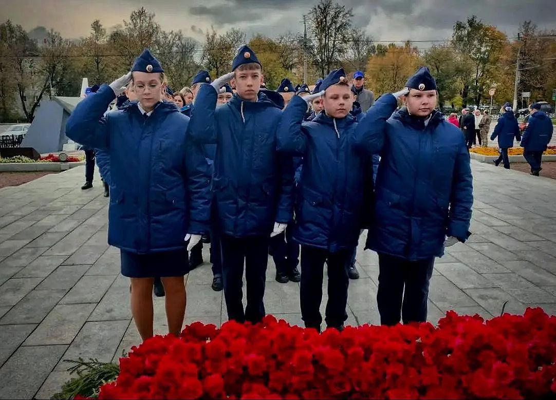 Росгвардейцы почтили память Подольских курсантов в Подмосковье Росгвардейцы почтили память Подольских курсантов в Подмосковье