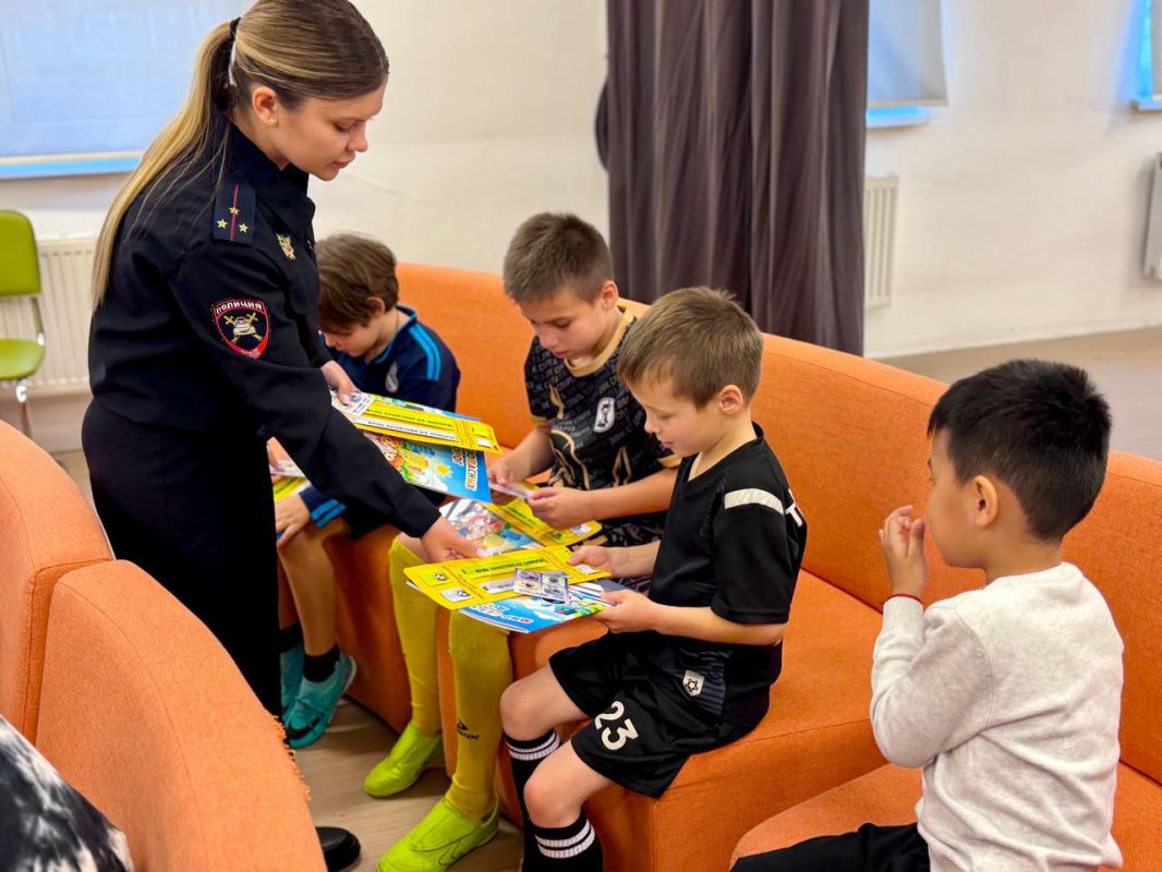 В Химках сотрудники Госавтоинспекции провели для школьников урок безопасности в виртуальной реальности