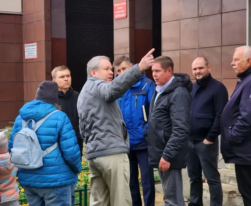 В Химках провели встречу с жителями по вопросам ЖКХ В Химках провели встречу с жителями по вопросам ЖКХ