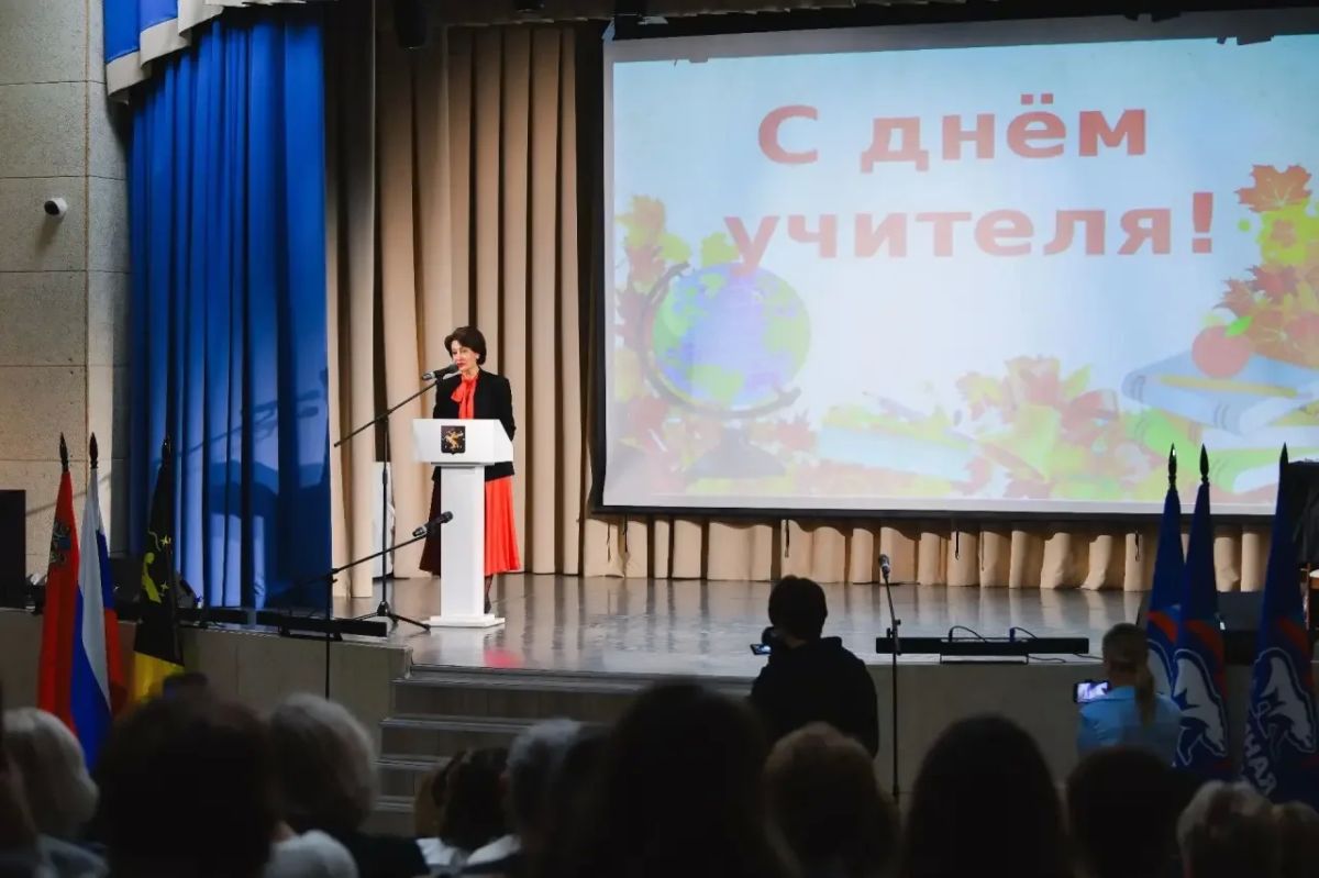 С Днём учителя!. Есть знания, которые со временем стираются из памяти: отдельные правила, формулы, даты С Днём учителя!. Есть знания, которые со временем стираются из памяти: отдельные правила, формулы, даты