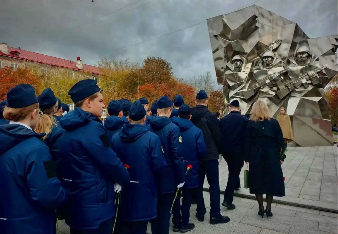 Росгвардейцы почтили память Подольских курсантов в Подмосковье Росгвардейцы почтили память Подольских курсантов в Подмосковье