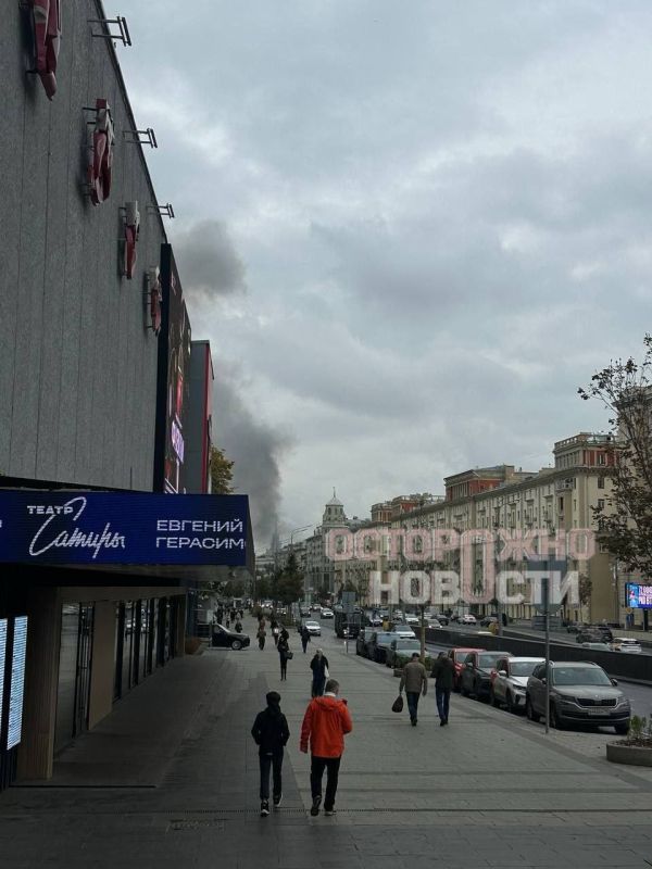 Пожар произошёл у метро «Маяковская» в Москве Пожар произошёл у метро «Маяковская» в Москве