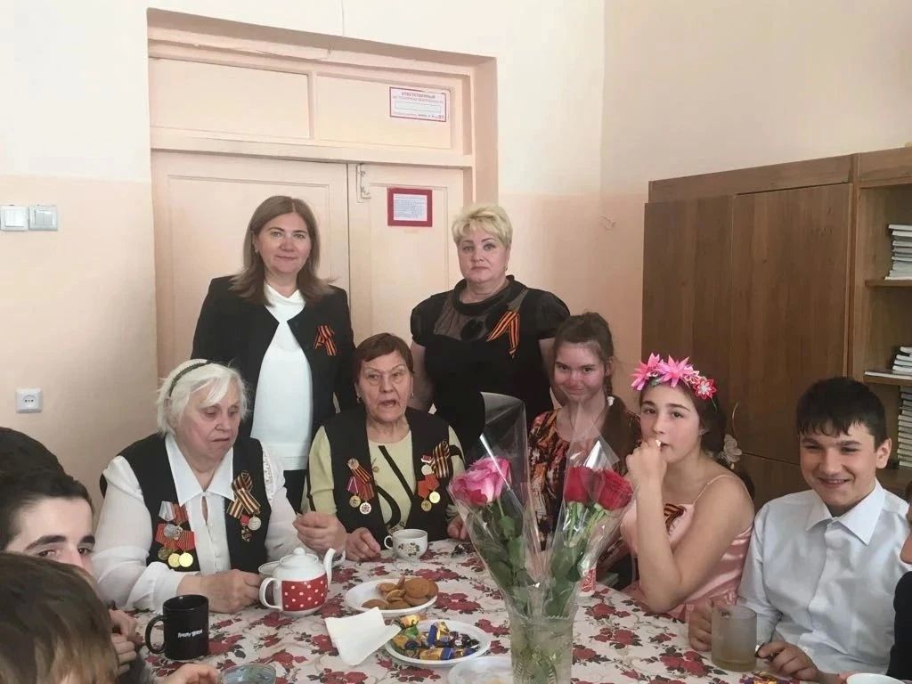 «Учитель — это не тот, кто ведёт за руку «Учитель — это не тот, кто ведёт за руку
