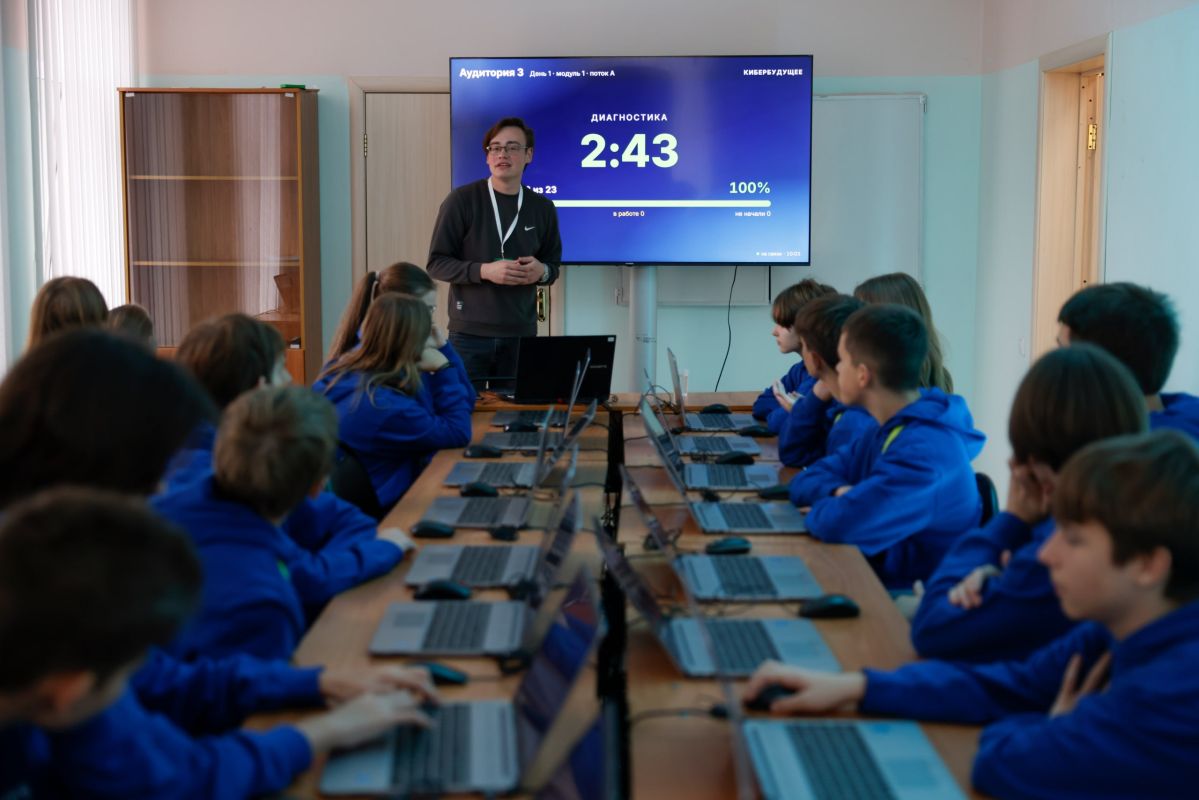 В Подмосковье впервые стартовала профильная киберсмена «Кибербудущее» для одарённых школьников В Подмосковье впервые стартовала профильная киберсмена «Кибербудущее» для одарённых школьников