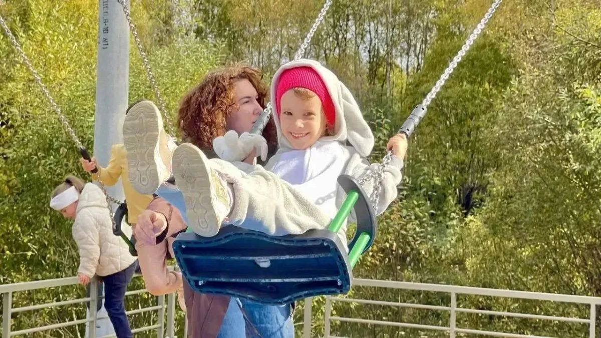 В деревне Починки на улице Горького состоялось торжественное открытие новой детской игровой площадки В деревне Починки на улице Горького состоялось торжественное открытие новой детской игровой площадки