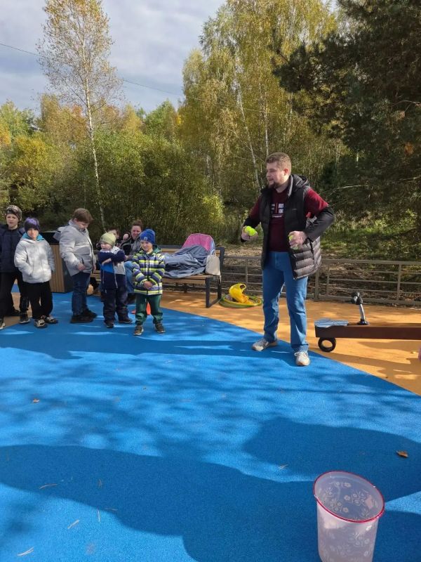 В деревне Починки на улице Горького состоялось торжественное открытие новой детской игровой площадки В деревне Починки на улице Горького состоялось торжественное открытие новой детской игровой площадки