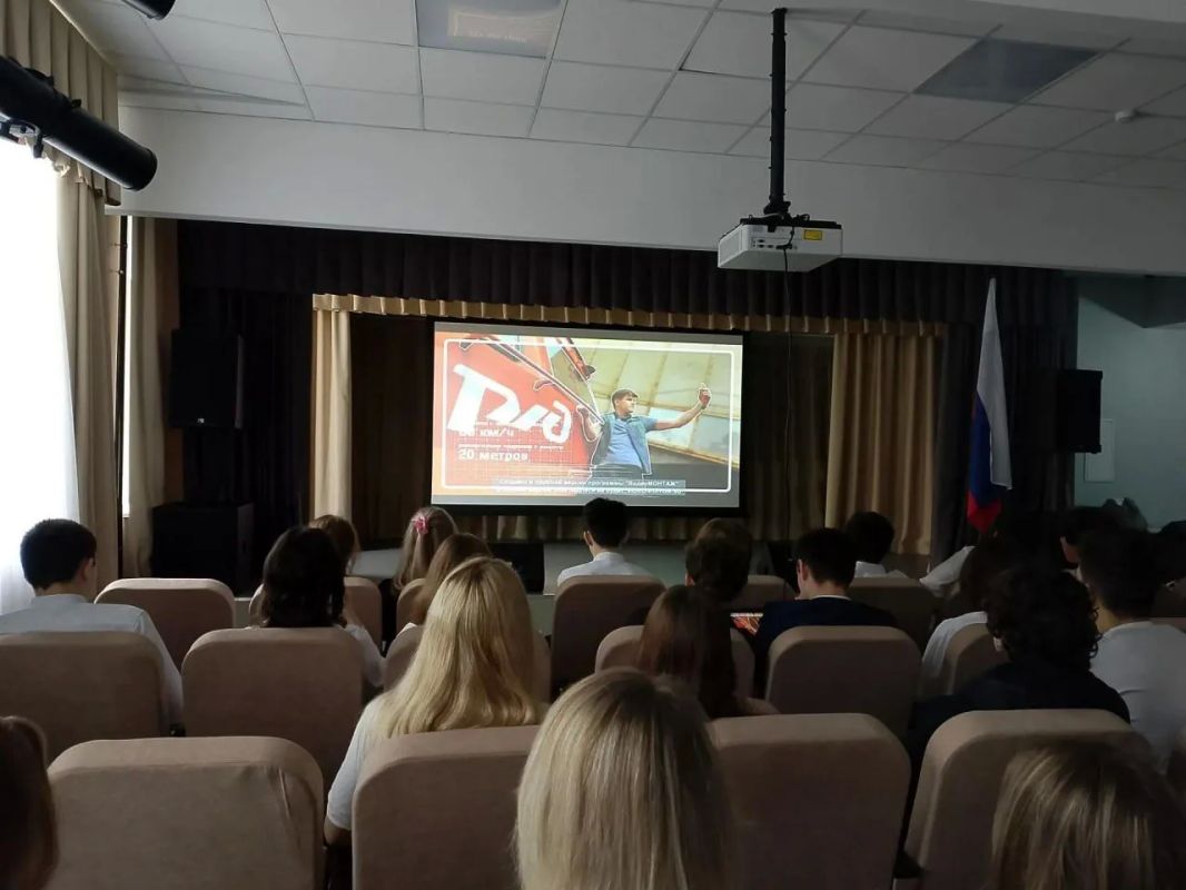 В МБОУ г. Пушкино «Образовательный комплекс № 7» состоялась важная профилактическая лекция на тему безопасности на объектах транспортной инфраструктуры и правилах поведения в общественных местах В МБОУ г. Пушкино «Образовательный комплекс № 7» состоялась важная профилактическая лекция на тему безопасности на объектах транспортной инфраструктуры и правилах поведения в общественных местах
