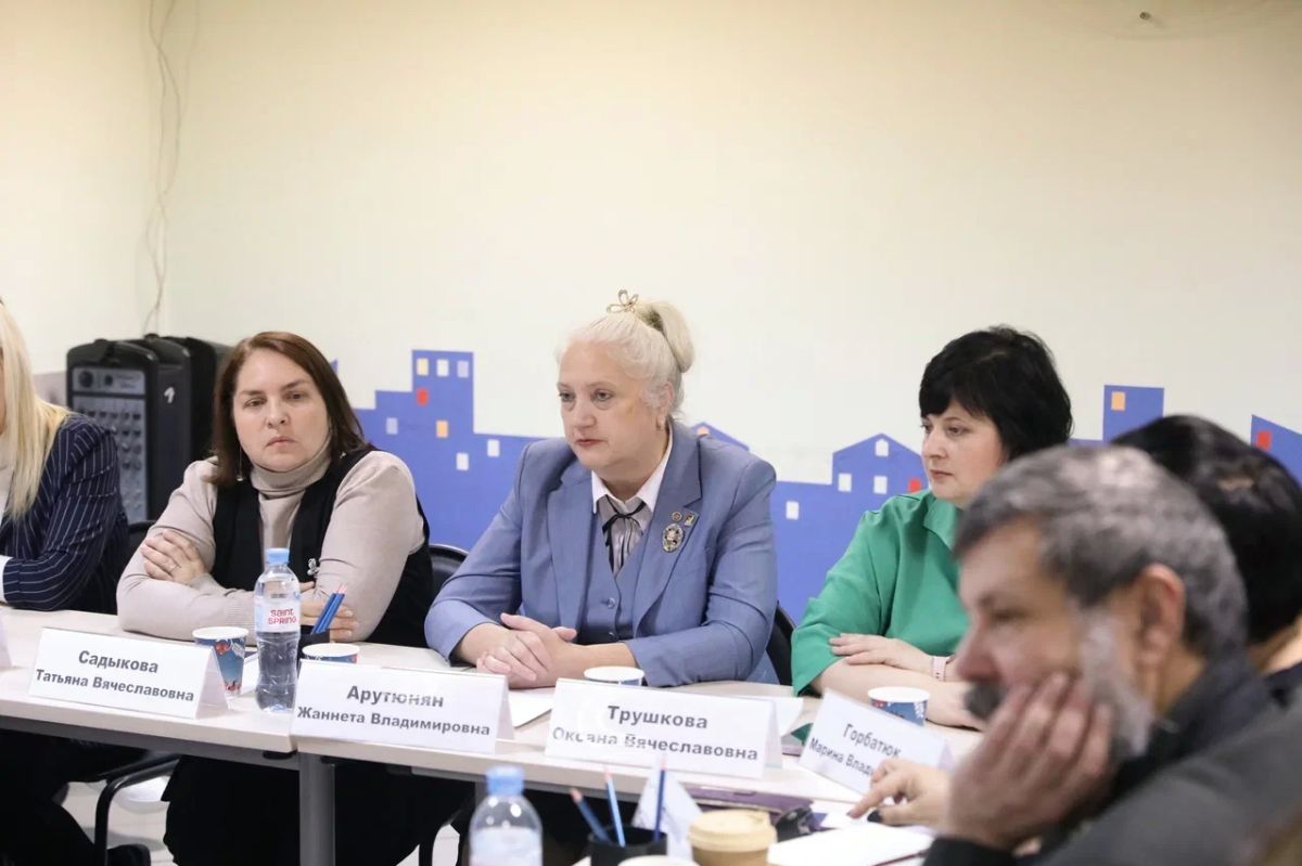 В диалоге: Руслан Смашнёв встретился с представителями общественных организаций Долгопрудного В диалоге: Руслан Смашнёв встретился с представителями общественных организаций Долгопрудного