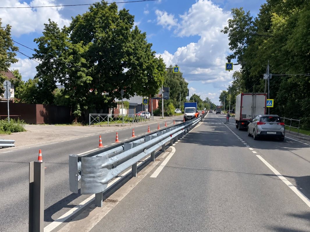 Для повышения безопасности на 257 участках региональных дорог специалисты Мосавтодора смонтировали свыше 30 км ограждений в рамках нацпроекта #ИДЖ Для повышения безопасности на 257 участках региональных дорог специалисты Мосавтодора смонтировали свыше 30 км ограждений в рамках нацпроекта #ИДЖ