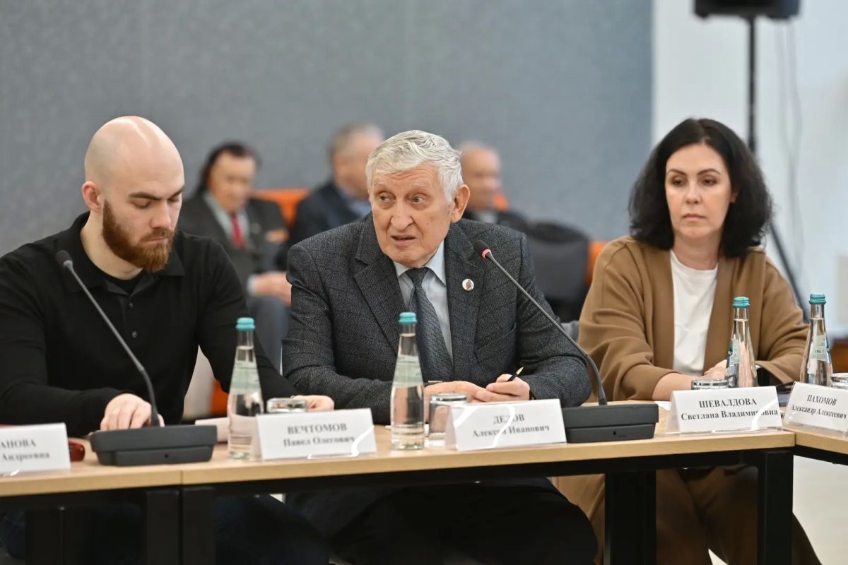 Сергей Юров: Встретились с активом Совета ветеранов и жителями микрорайона Заря Сергей Юров: Встретились с активом Совета ветеранов и жителями микрорайона Заря
