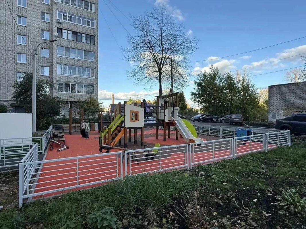 В Сергиево-Посадском городском округе завершены работы по замене и модернизации детских игровых площадок В Сергиево-Посадском городском округе завершены работы по замене и модернизации детских игровых площадок