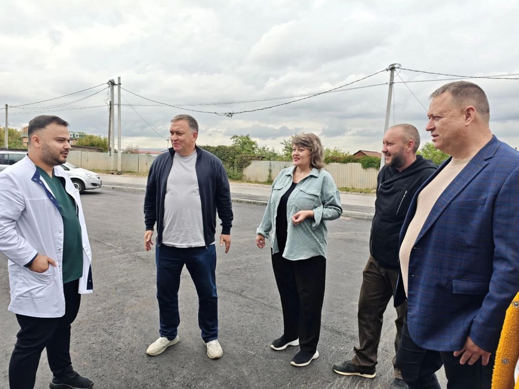 Строительство нового тротуара и парковки завершили в поселке Люберец