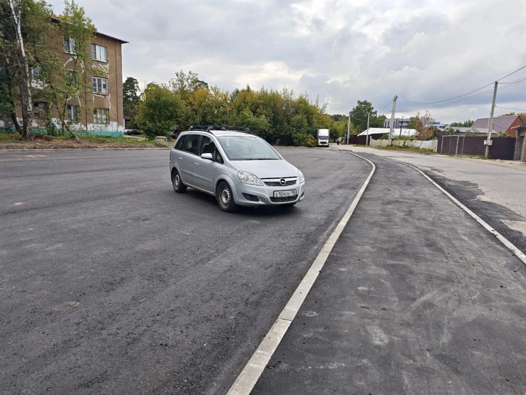 Строительство нового тротуара и парковки завершили в поселке Люберец Строительство нового тротуара и парковки завершили в поселке Люберец