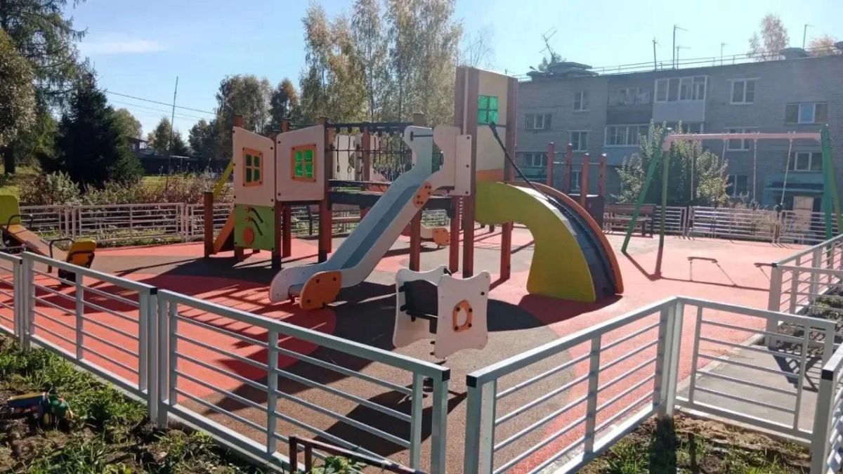 В Сергиево-Посадском городском округе завершены работы по замене и модернизации детских игровых площадок В Сергиево-Посадском городском округе завершены работы по замене и модернизации детских игровых площадок