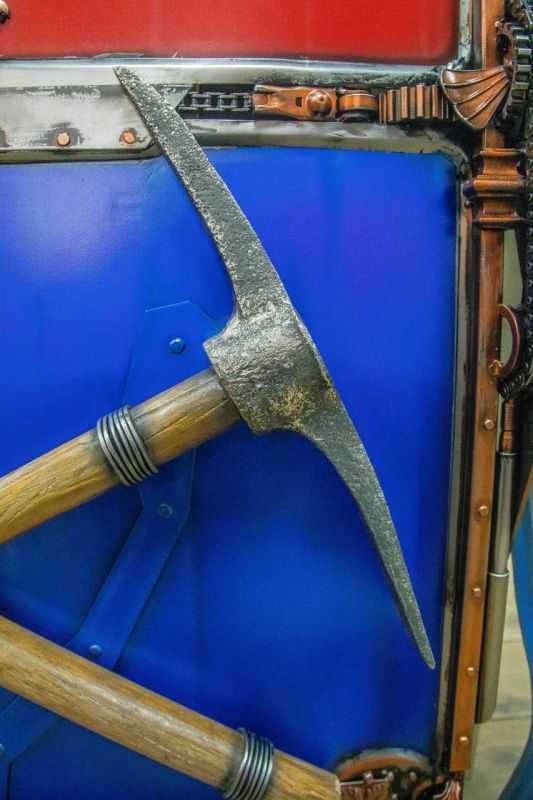 Символы Подольска: почему на гербе каменотёсные инструменты? Символы Подольска: почему на гербе каменотёсные инструменты?