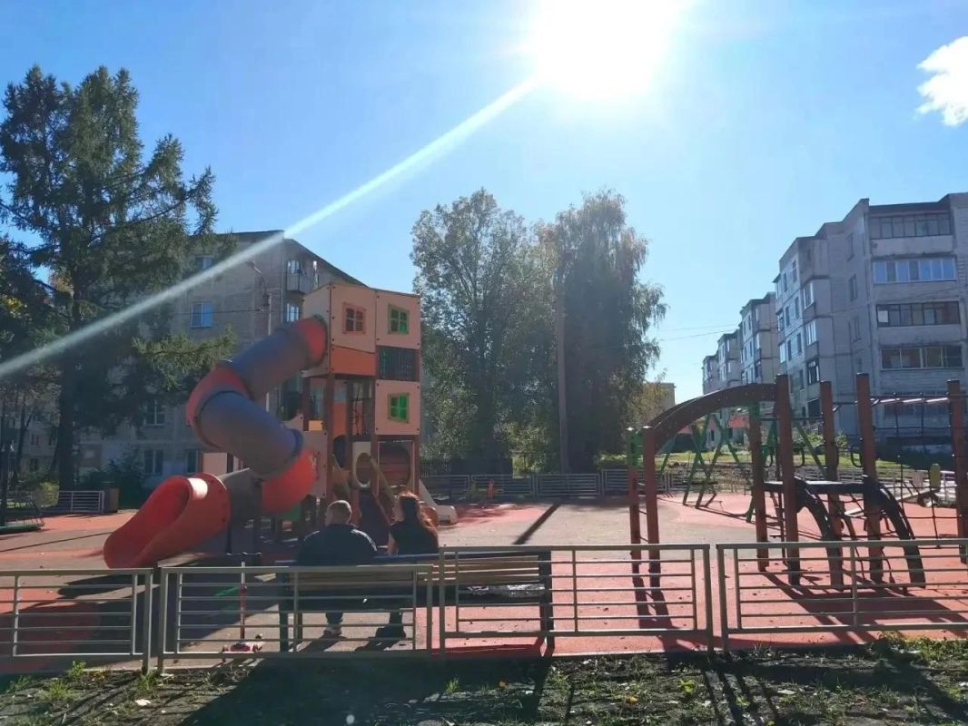 В Сергиево-Посадском городском округе завершены работы по замене и модернизации детских игровых площадок В Сергиево-Посадском городском округе завершены работы по замене и модернизации детских игровых площадок