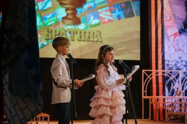 Главным символом ХХХ Международного фестиваля «Братина» станет уникальная фарфоровая чаша, созданная мастером Михаилом Бывших в туристическом кластере «Посадская усадьба» Главным символом ХХХ Международного фестиваля «Братина» станет уникальная фарфоровая чаша, созданная мастером Михаилом Бывших в туристическом кластере «Посадская усадьба»