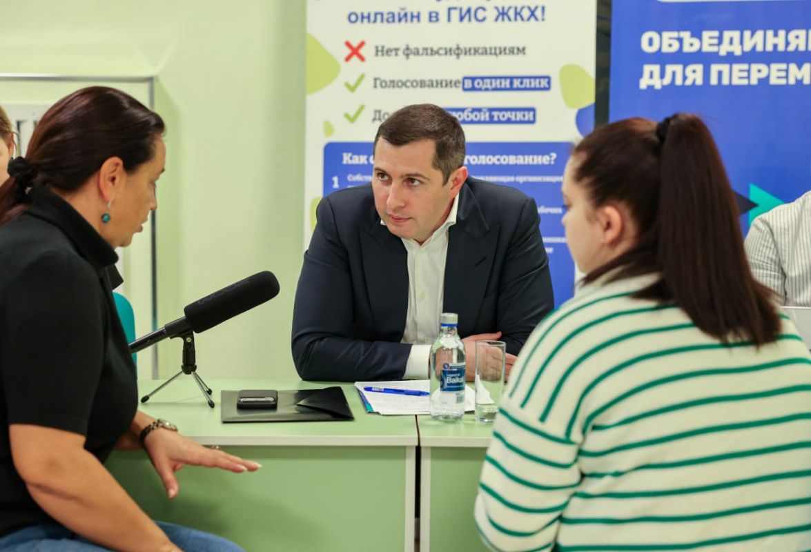 На территории Видновской гимназии состоялась очередная встреча в формате «выездной администрации» На территории Видновской гимназии состоялась очередная встреча в формате «выездной администрации»