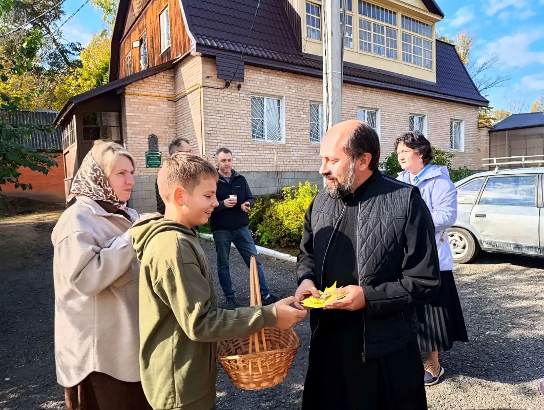 День пожилого человека отметили в Тихвинском храме День пожилого человека отметили в Тихвинском храме