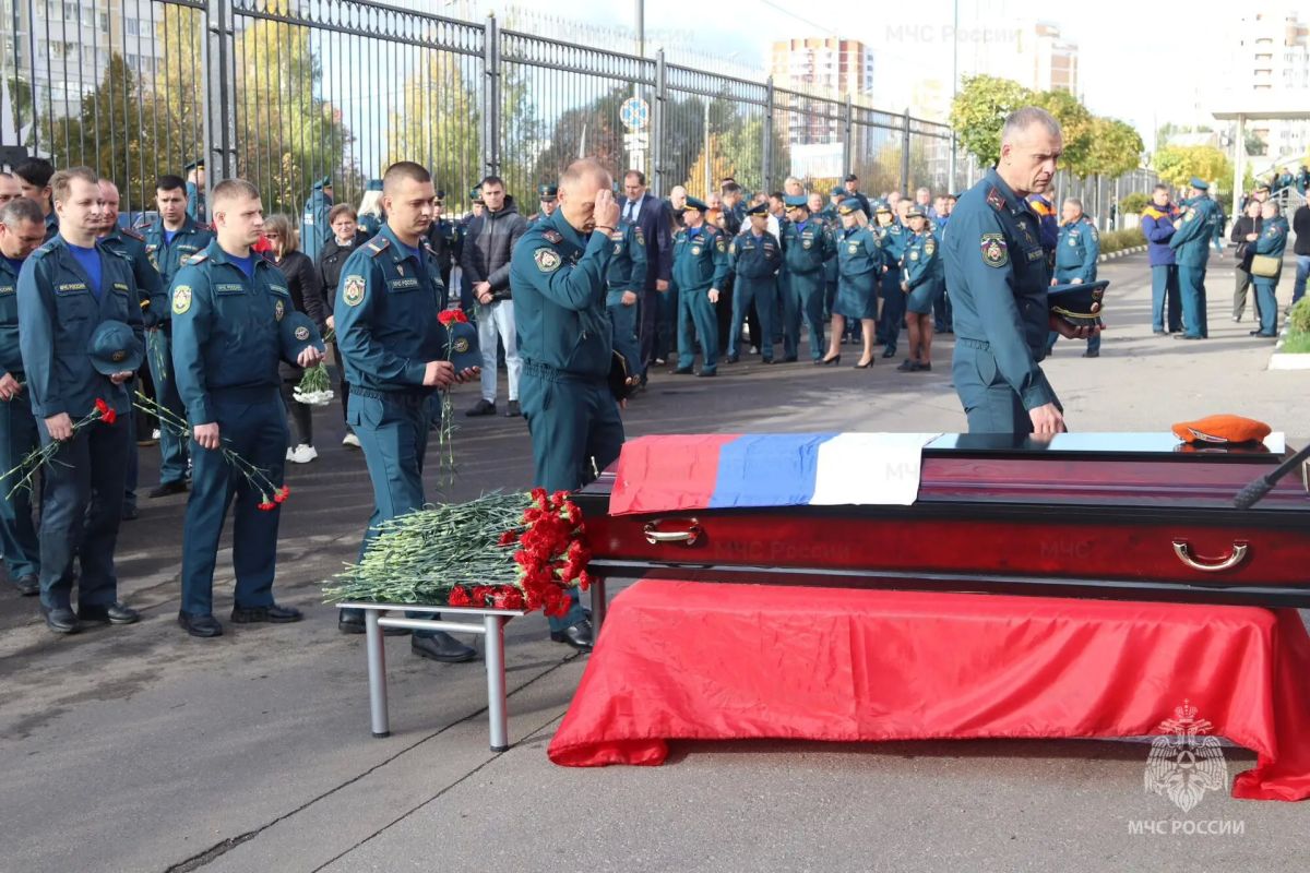 В Подмосковье состоялось прощание с героем, погибшим при исполнении служебного долга В Подмосковье состоялось прощание с героем, погибшим при исполнении служебного долга