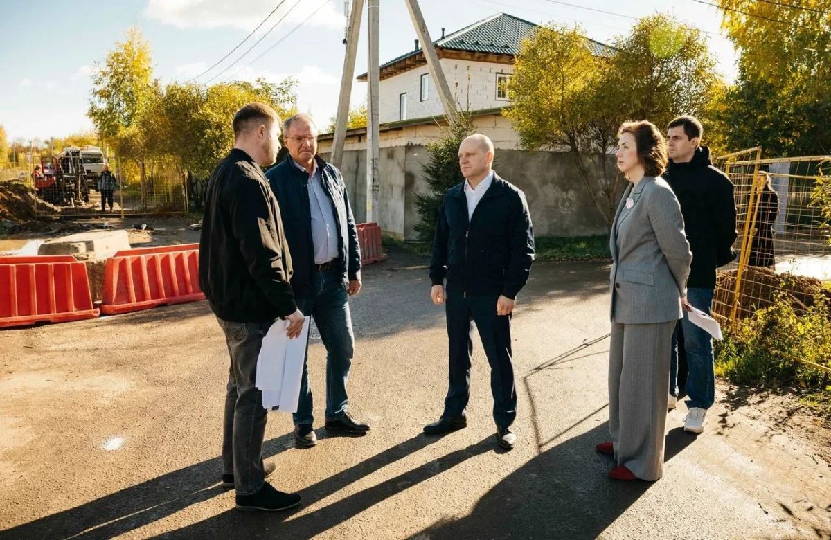 Максим Красноцветов: Сегодня проверил ход строительства канализации для многодетных семей в микрорайоне Заветы Ильича на улицах Соловьиной и Сиреневой