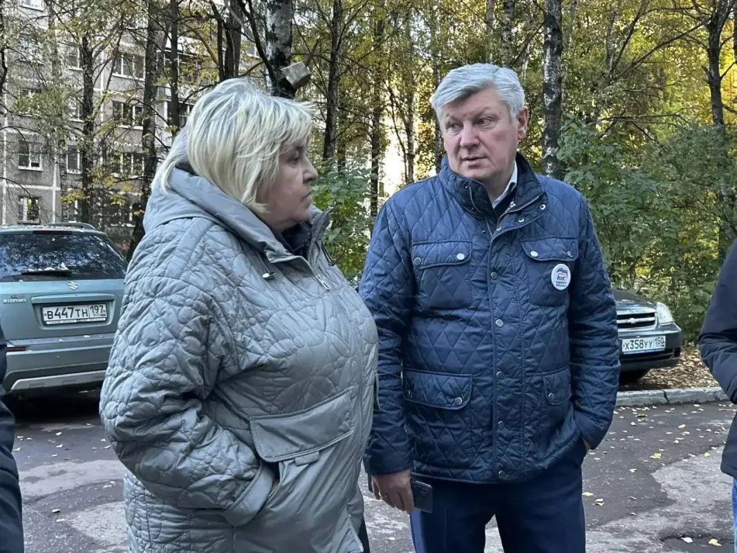 Дмитрий Семёнов провёл обход в микрорайоне Юбилейный Дмитрий Семёнов провёл обход в микрорайоне Юбилейный