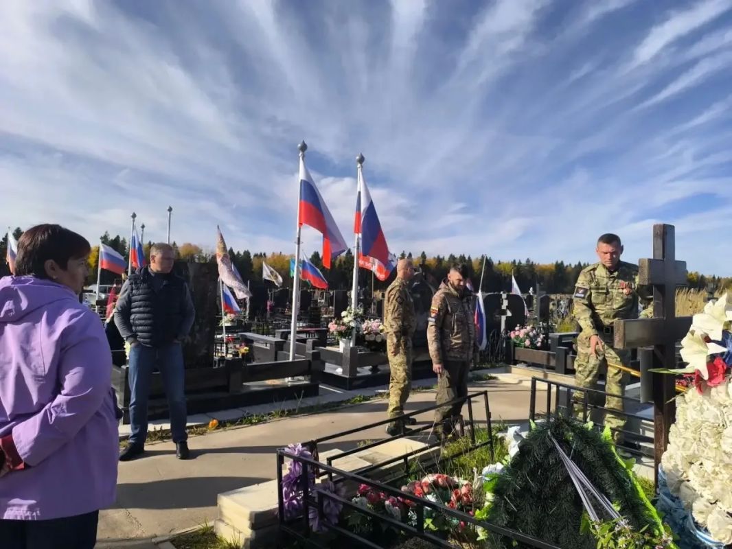 Сегодня заместитель главы Сергиево-Посадского округа Павел Бронников пригласил членов Ассоциации ветеранов СВО, чтобы обсудить детали установки кенотафа на Благовещенском кладбище и услышать их мнение Сегодня заместитель главы Сергиево-Посадского округа Павел Бронников пригласил членов Ассоциации ветеранов СВО, чтобы обсудить детали установки кенотафа на Благовещенском кладбище и услышать их мнение