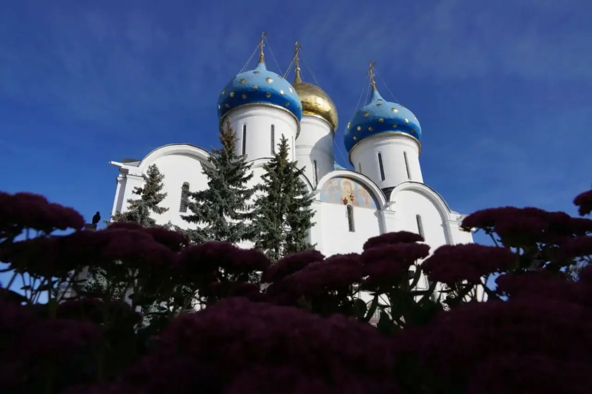 Сегодня, 8 октября, мы отмечаем большой праздник — день преставления преподобного Сергия Радонежского, игумена земли Русской, основателя нашей Троице-Сергиевой Лавры Сегодня, 8 октября, мы отмечаем большой праздник — день преставления преподобного Сергия Радонежского, игумена земли Русской, основателя нашей Троице-Сергиевой Лавры