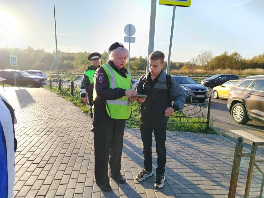 Госавтоинспекция МУ МВД России по городскому округу Клин провела акцию «Стань заметней на дороге» Госавтоинспекция МУ МВД России по городскому округу Клин провела акцию «Стань заметней на дороге»