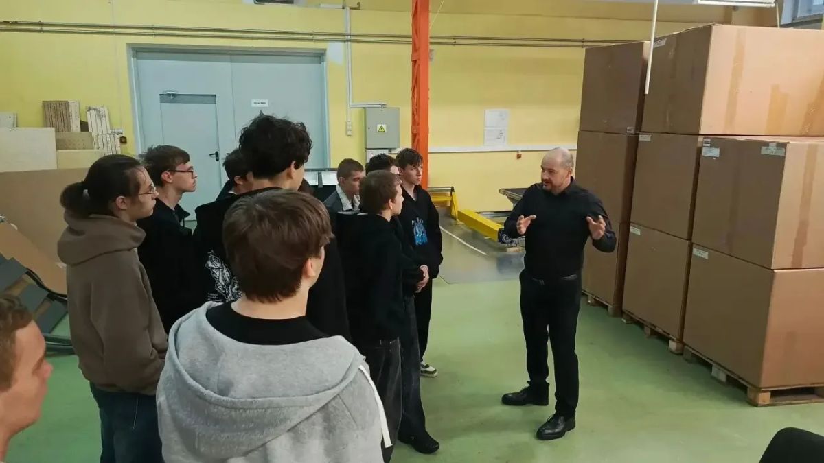 Экскурсия в «ПромТехно»: теория встречается с практикой Экскурсия в «ПромТехно»: теория встречается с практикой