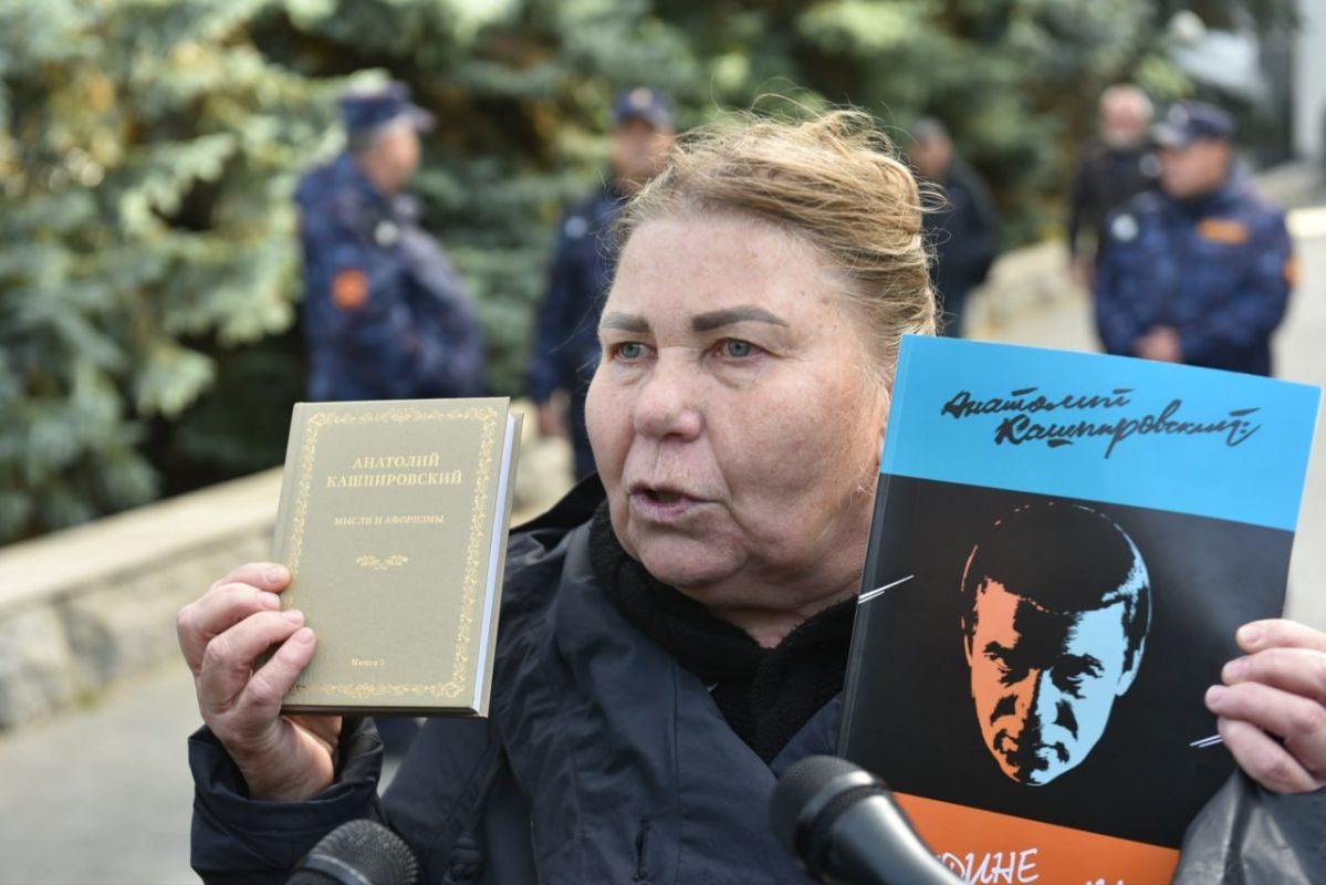 В Москве проходит церемония прощания с Анатолием Кашпировским