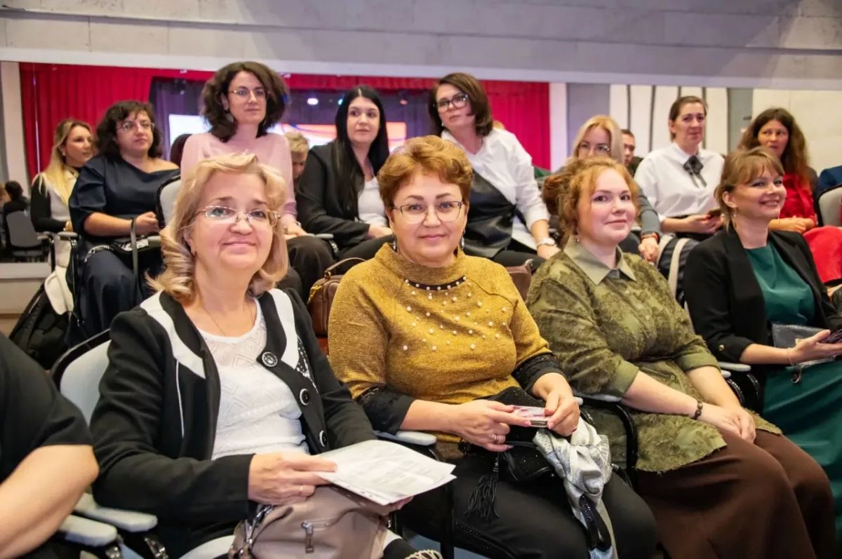 Татьяна Витушева: В зале молодёжного центра «МИР» поздравила работников дополнительного образования муниципального округа Истра с профессиональным праздником Татьяна Витушева: В зале молодёжного центра «МИР» поздравила работников дополнительного образования муниципального округа Истра с профессиональным праздником