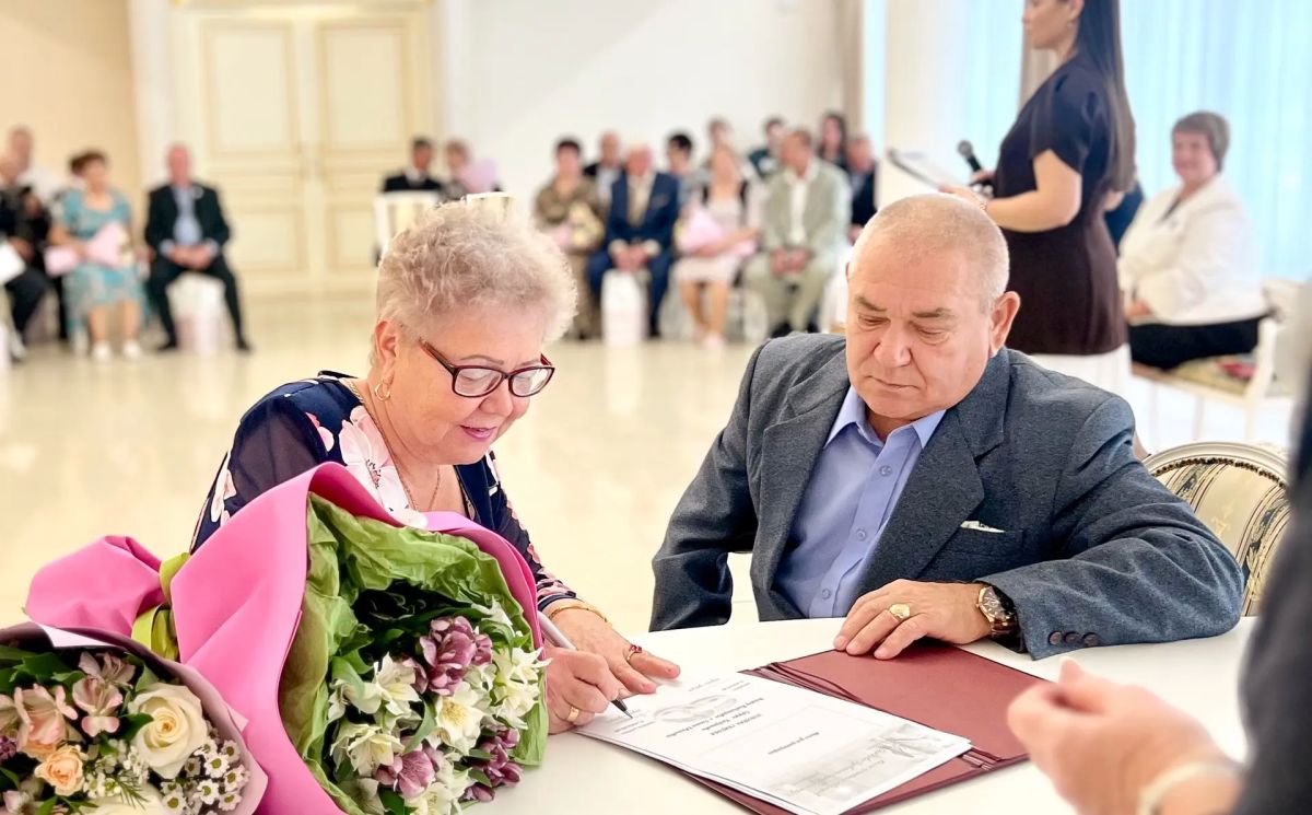 Горько! . Обычно это слово звучит в стенах ЗАГСА, когда рождается новая семья Горько! . Обычно это слово звучит в стенах ЗАГСА, когда рождается новая семья